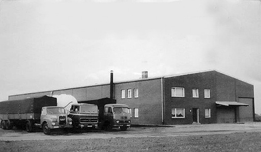  Lagerhalle mit Wohnhaus nach der Fertigstellung 1962.